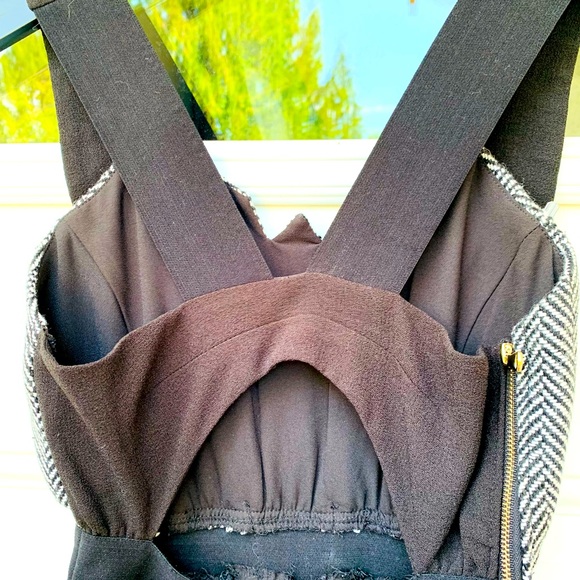 Three floor cut out texture dress - Picture 6 of 10